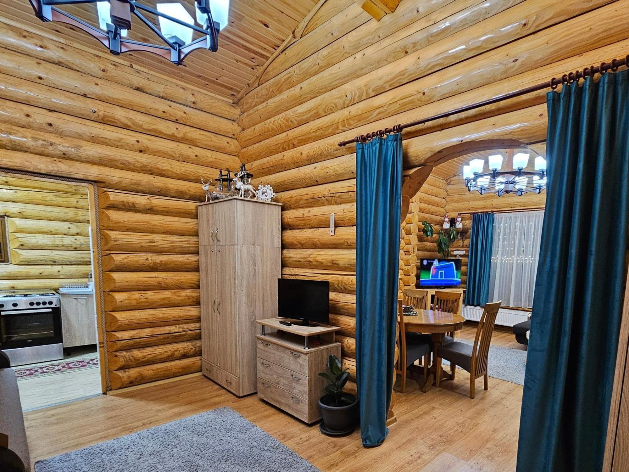קאמפולונג מולדובנסק Cabana Alesia, Relaxare La Poalele Raraului מראה חיצוני תמונה