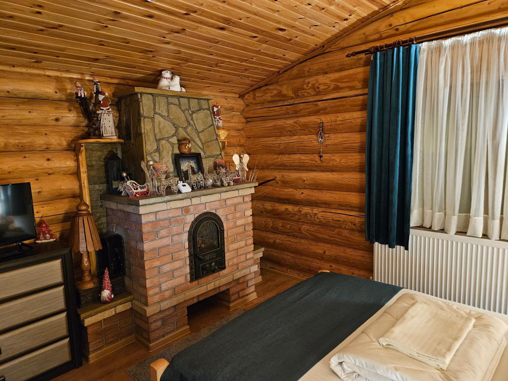 קאמפולונג מולדובנסק Cabana Alesia, Relaxare La Poalele Raraului מראה חיצוני תמונה