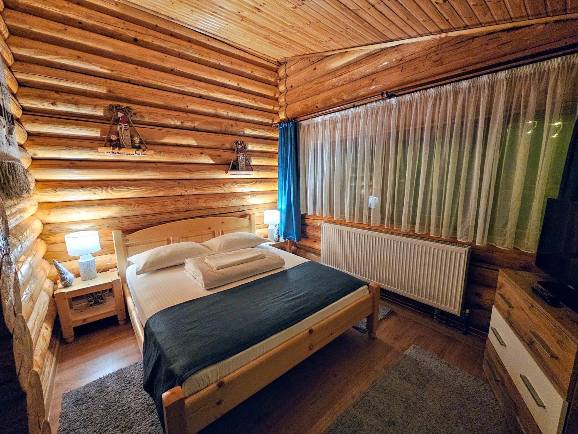 קאמפולונג מולדובנסק Cabana Alesia, Relaxare La Poalele Raraului מראה חיצוני תמונה